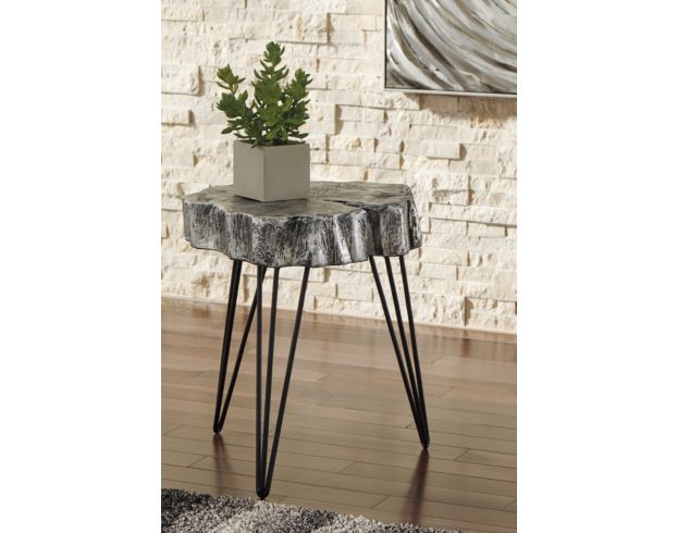 Ashley Dellman Accent Table large image number 2