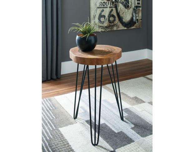 Ashley Eversboro Accent Table large image number 2