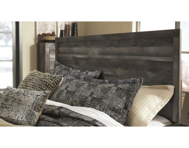 Ashley Wynnlow 4-Piece King Bedroom Set large image number 9