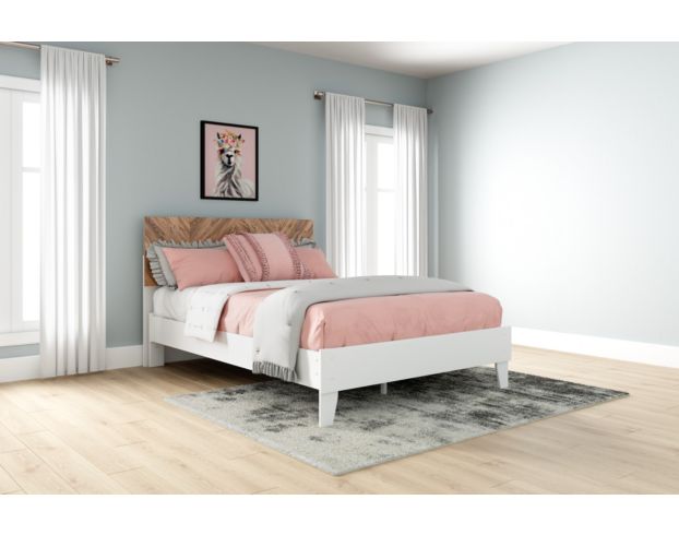 Ashley Piperton Queen Bed large image number 2