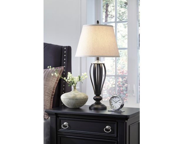 Mildred store table lamp