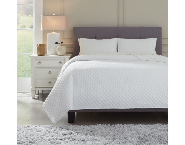 Ashley Ryter White 3-Piece Queen Coverlet large image number 1