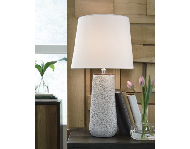 Ashley Chaston Table Lamp (Set of 2) large image number 5
