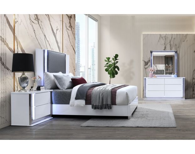 Global Ylime Smooth White 4-Piece Queen Bedroom Set large image number 1