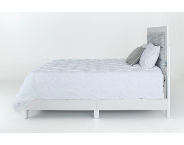 Global Luccia Queen Bed large image number 3