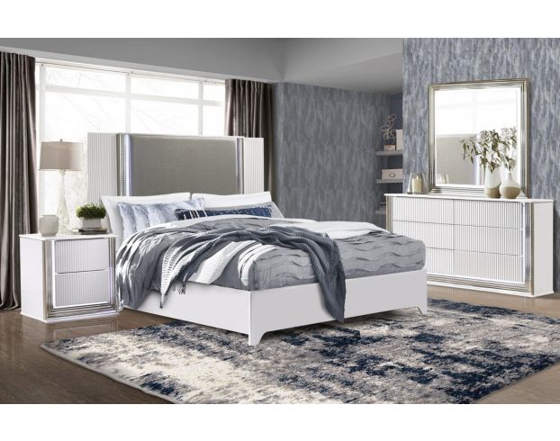 Global Aspen 4-Piece White Queen Bedroom Set large image number 1