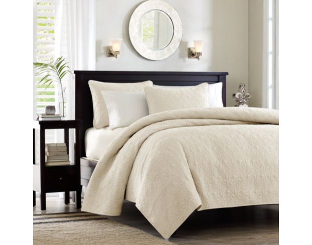 Hampton Hill Quebec Ivory 3-Piece Full/Queen Coverlet Set large image number 1